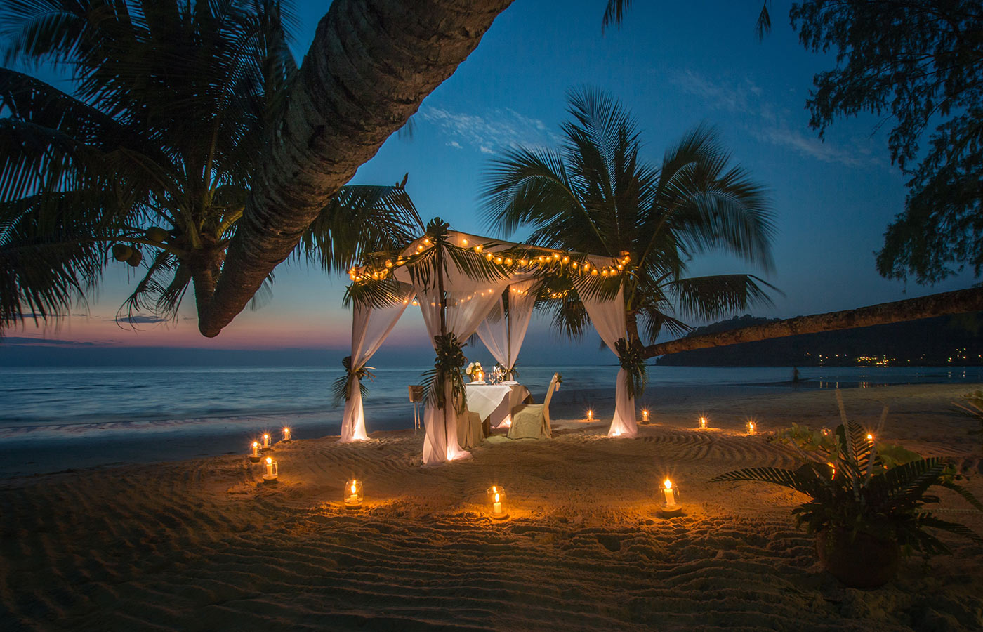 bay-beach-candles-8728311.jpg